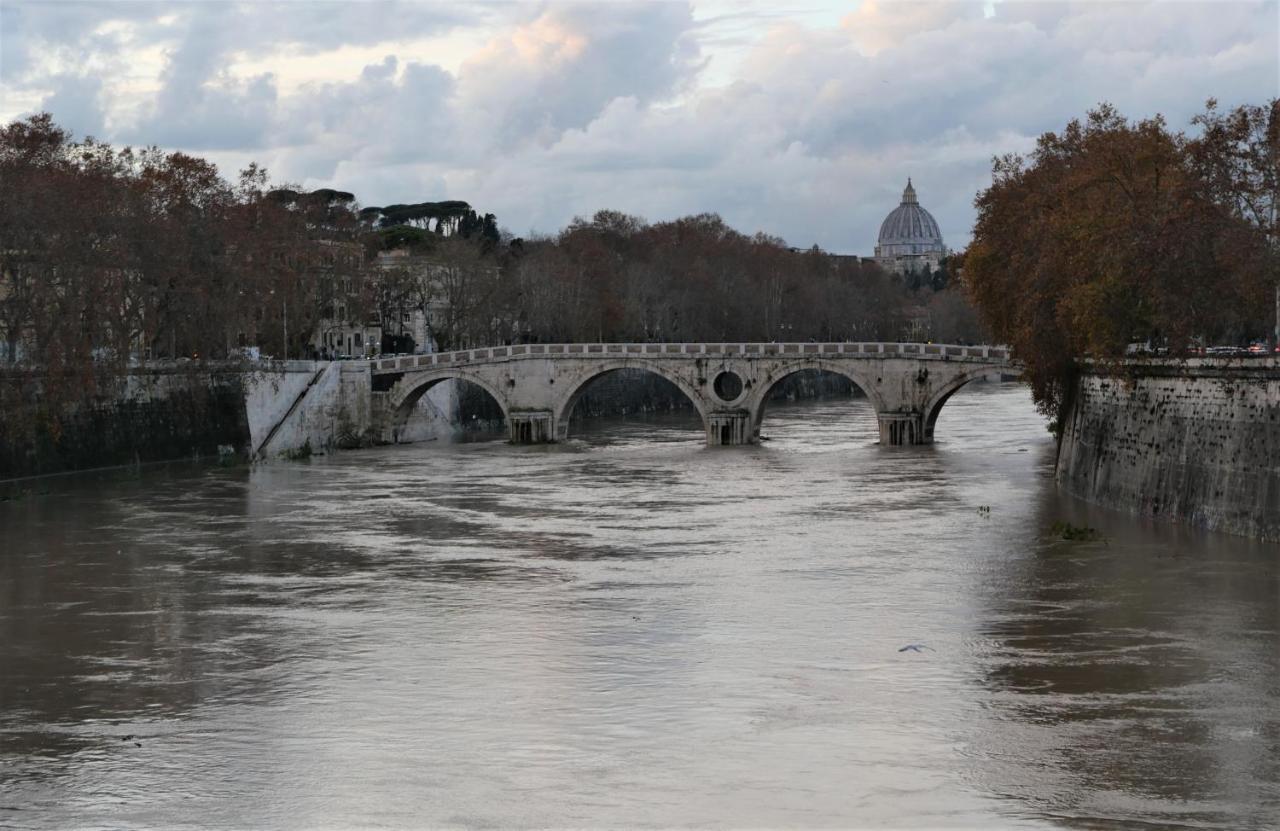 La Tana Di Sofia Hotel Rome Bagian luar foto